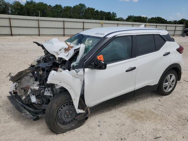  Salvage Nissan Kicks