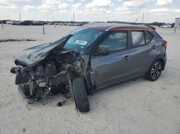  Salvage Nissan Kicks