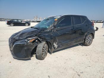  Salvage Nissan Kicks