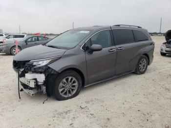  Salvage Toyota Sienna