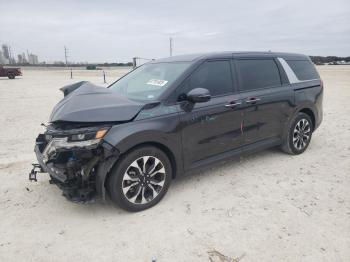  Salvage Kia Carnival