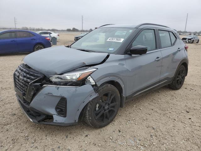  Salvage Nissan Kicks