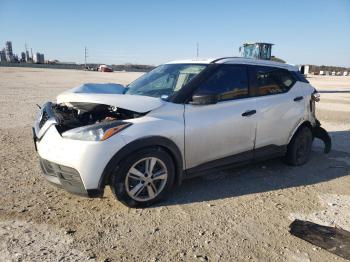  Salvage Nissan Kicks