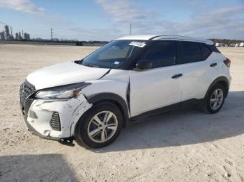  Salvage Nissan Kicks