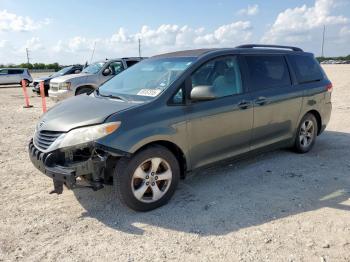  Salvage Toyota Sienna
