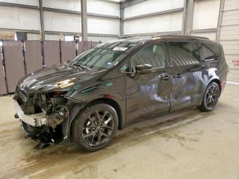  Salvage Chrysler Pacifica