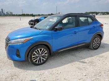  Salvage Nissan Kicks