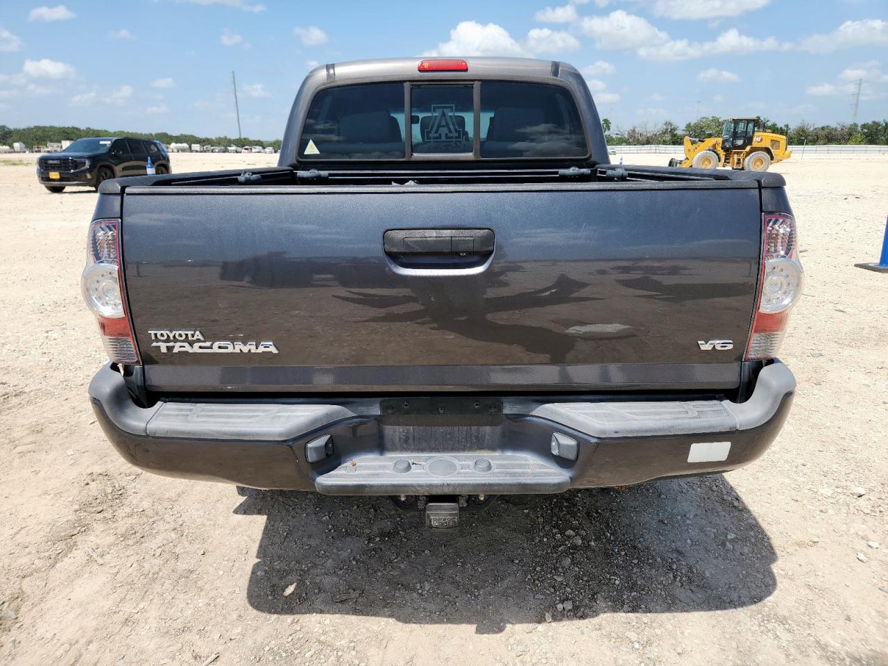 Toyota Tacoma Double Cab Image 3