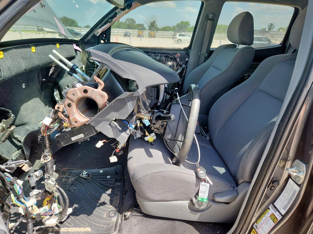 Toyota Tacoma Double Cab Image 13