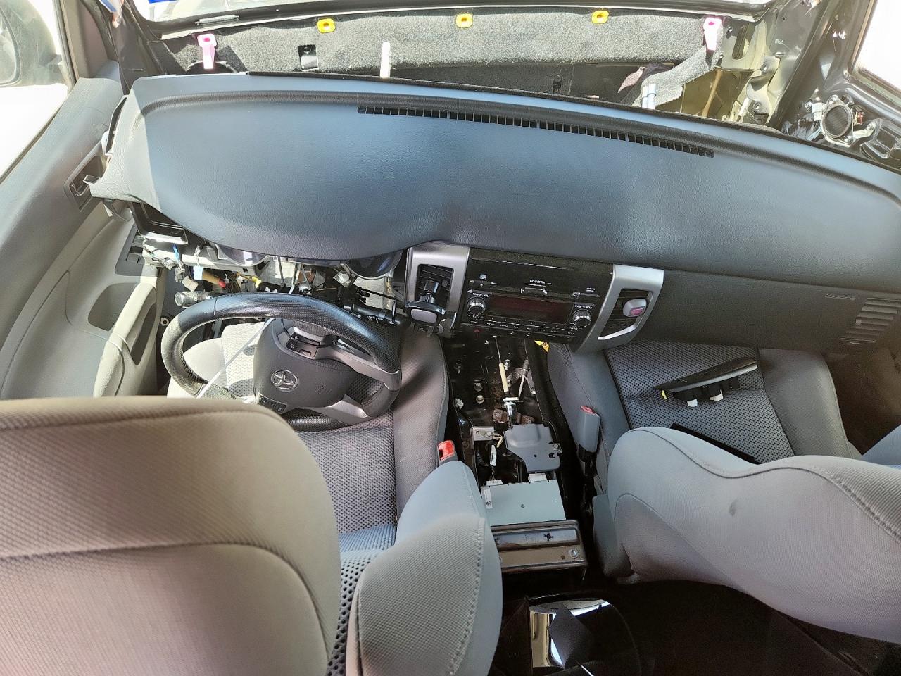 Toyota Tacoma Double Cab Image 4