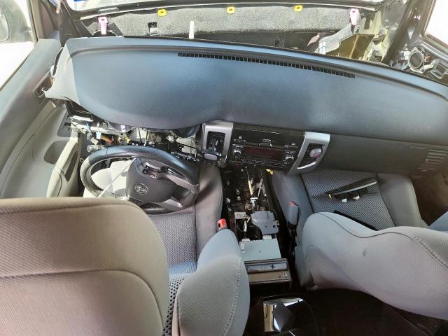 Toyota Tacoma Double Cab Image 4