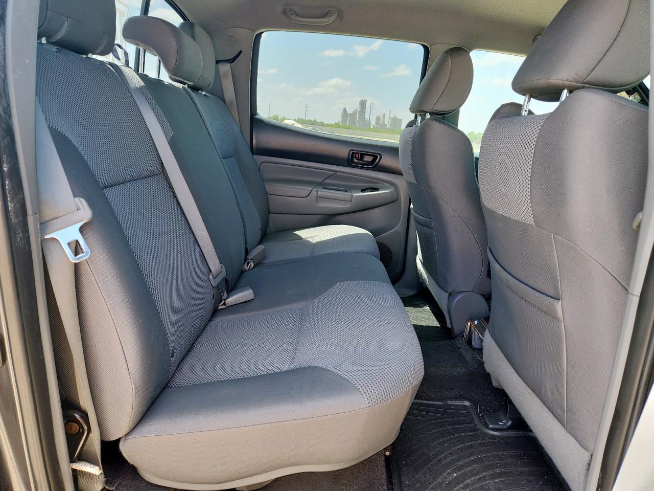 Toyota Tacoma Double Cab Image 11