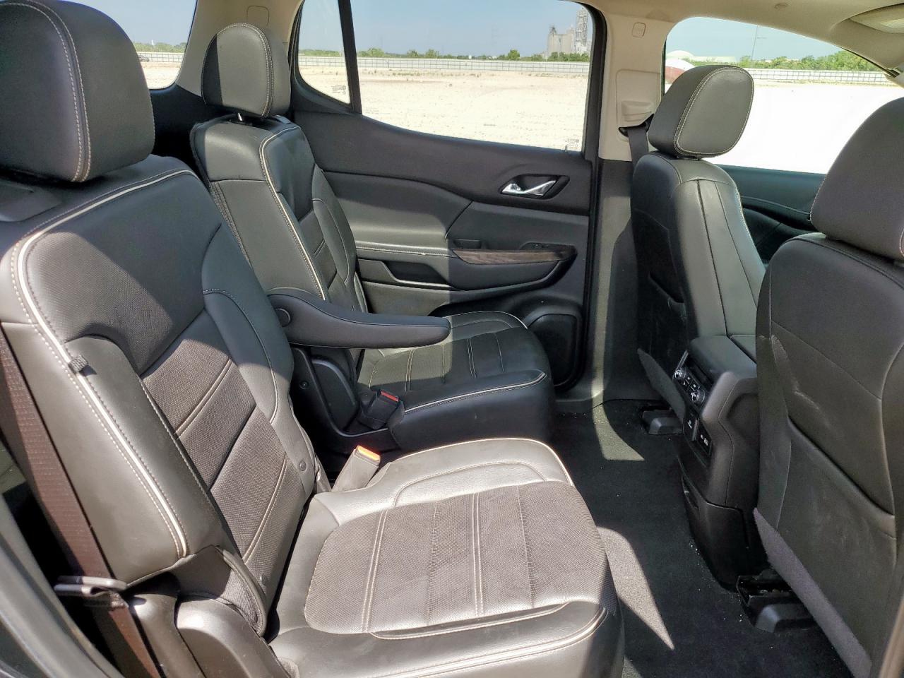 GMC Acadia Denali Image 7