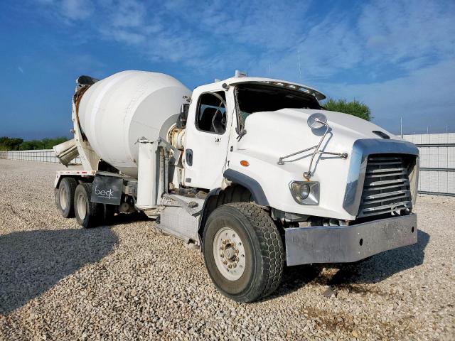  Salvage Freightliner 114sd