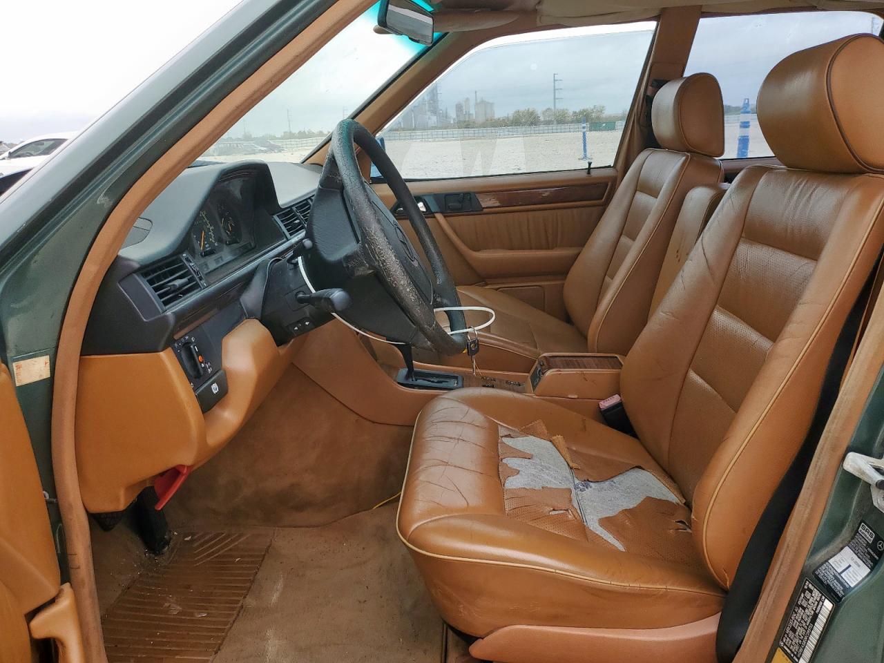 Mercedes-Benz E-Class 320 Image 3