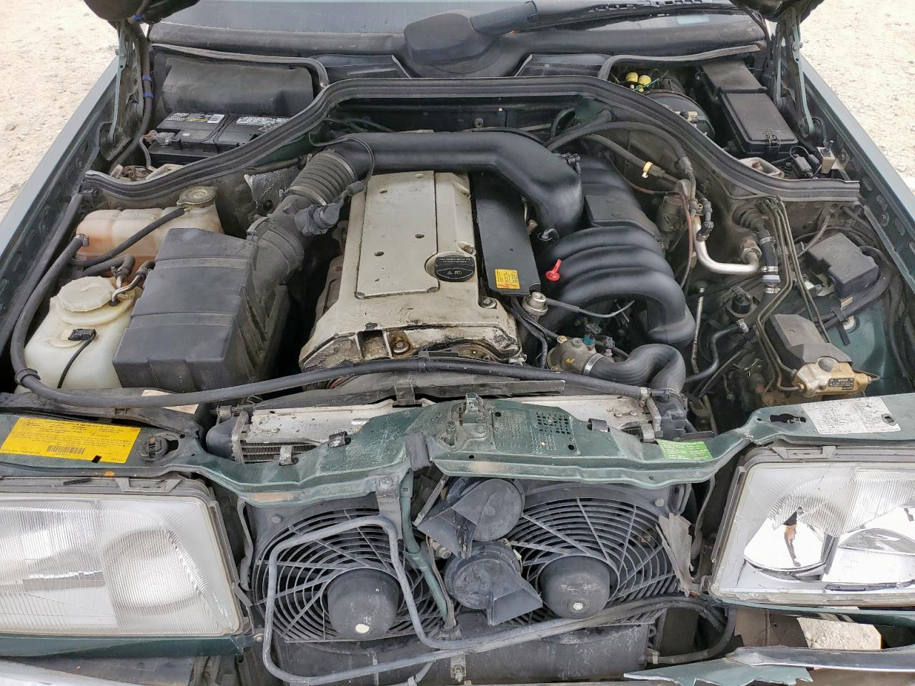 Mercedes-Benz E-Class 320 Image 4