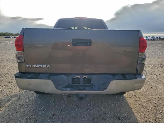 Toyota Tundra Double Cab Image 2