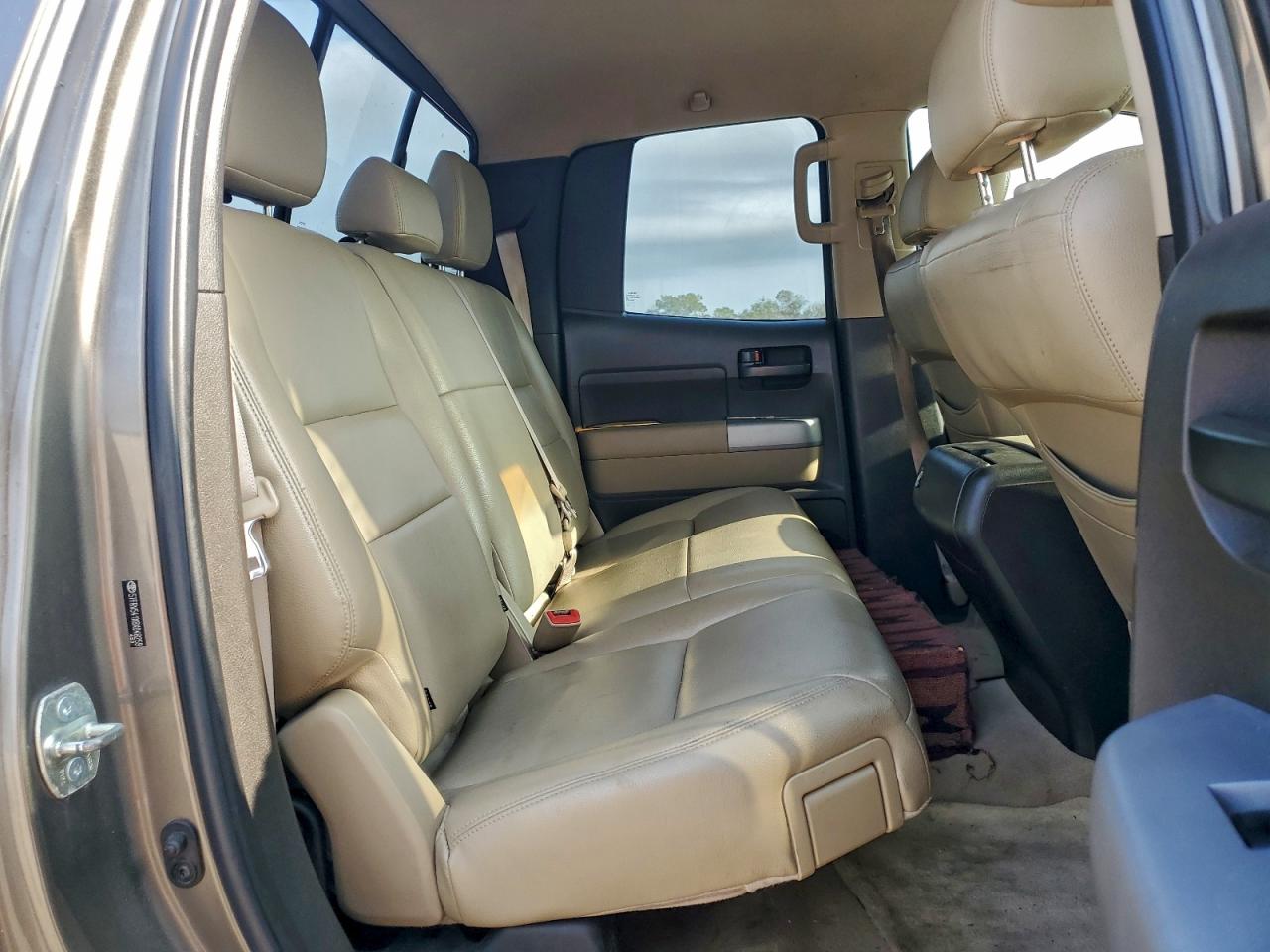 Toyota Tundra Double Cab Image 3