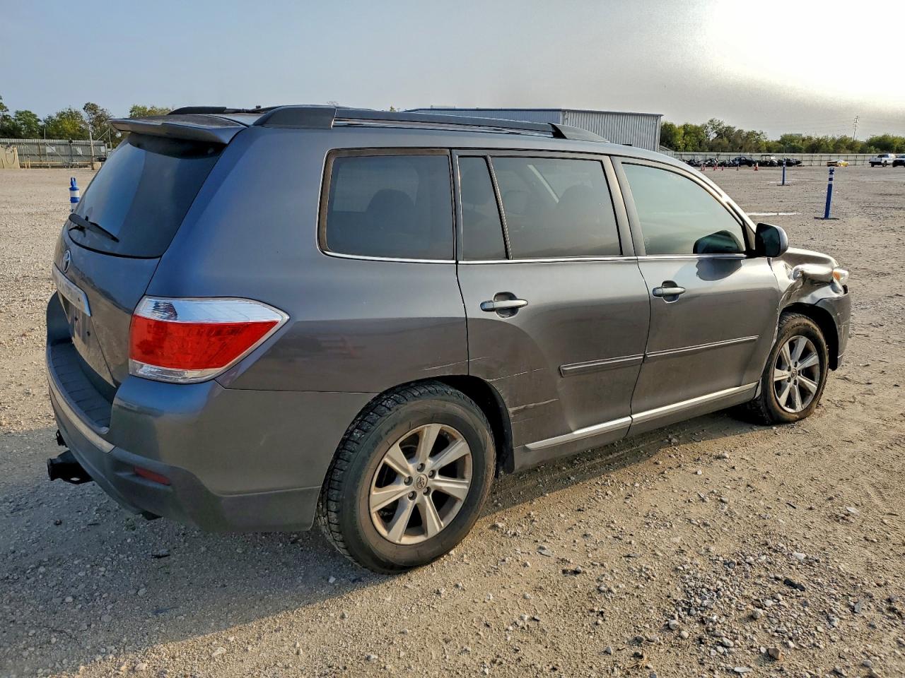 Toyota Highlander Base Image 4