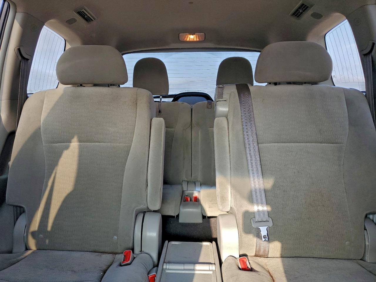 Toyota Highlander Base Image 12