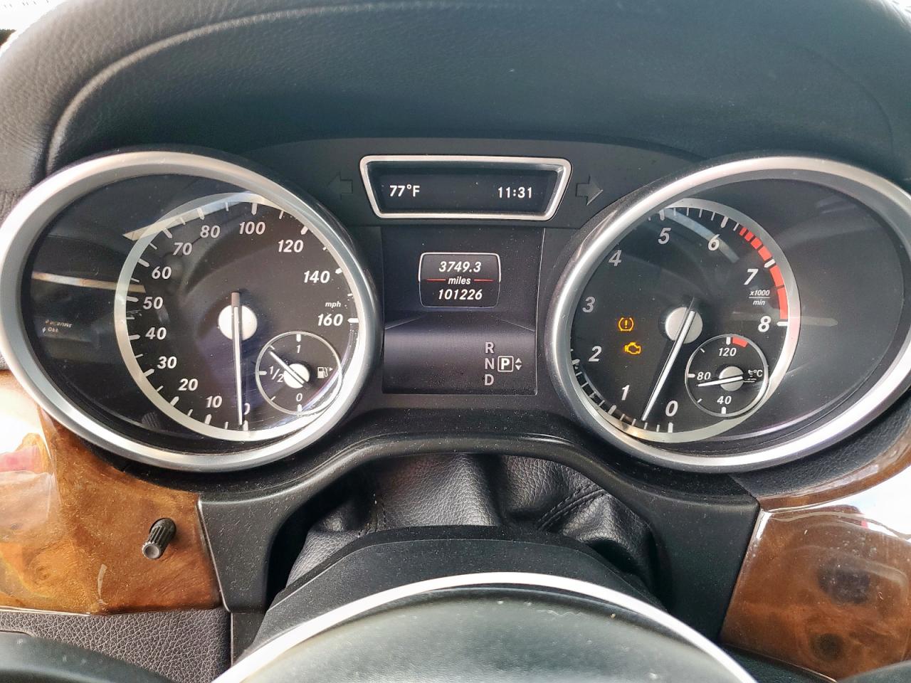 Mercedes-Benz M-Class 550 4matic Image 11