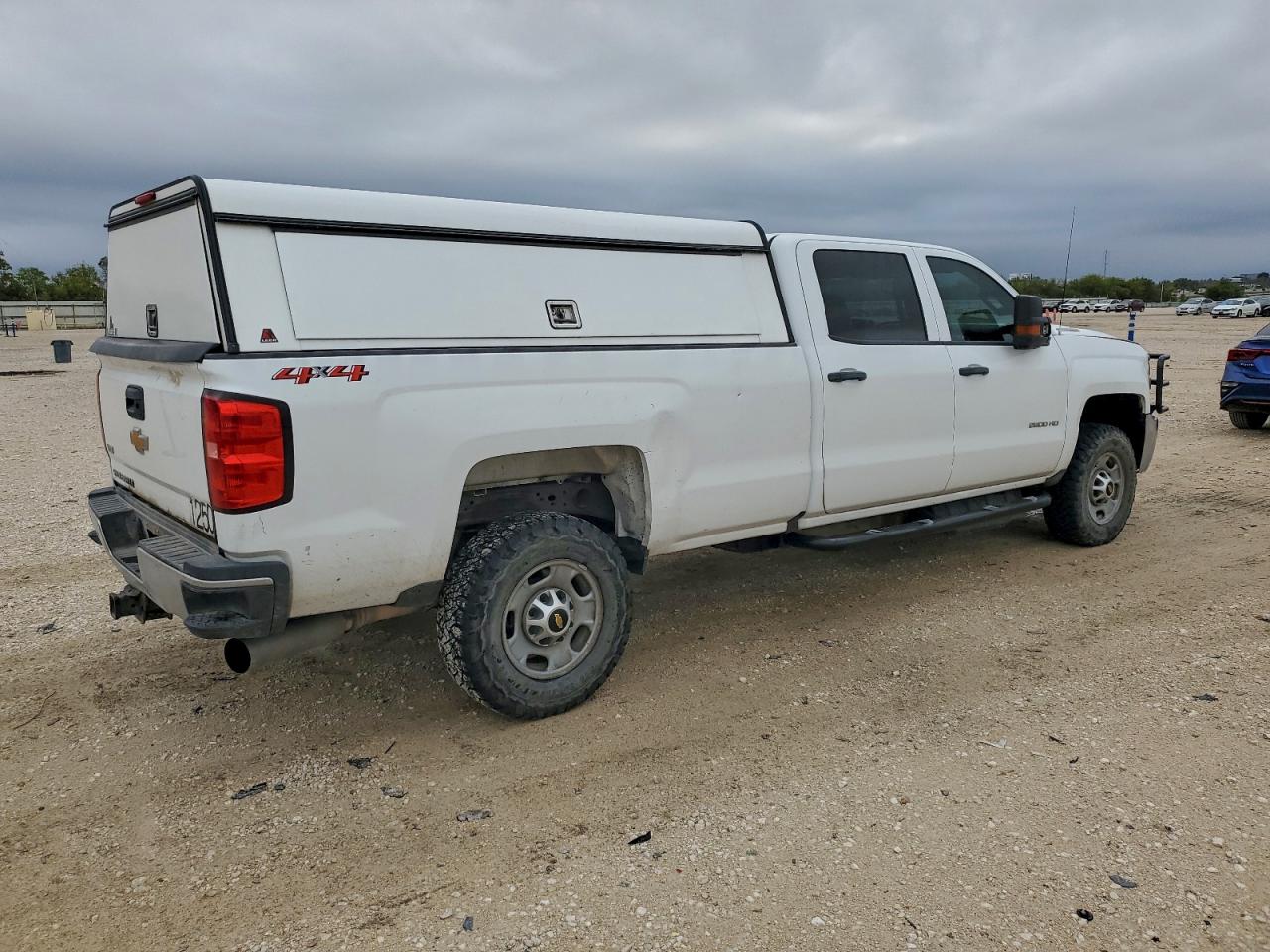 Chevrolet Silverado K2500 Heavy Duty Image 3