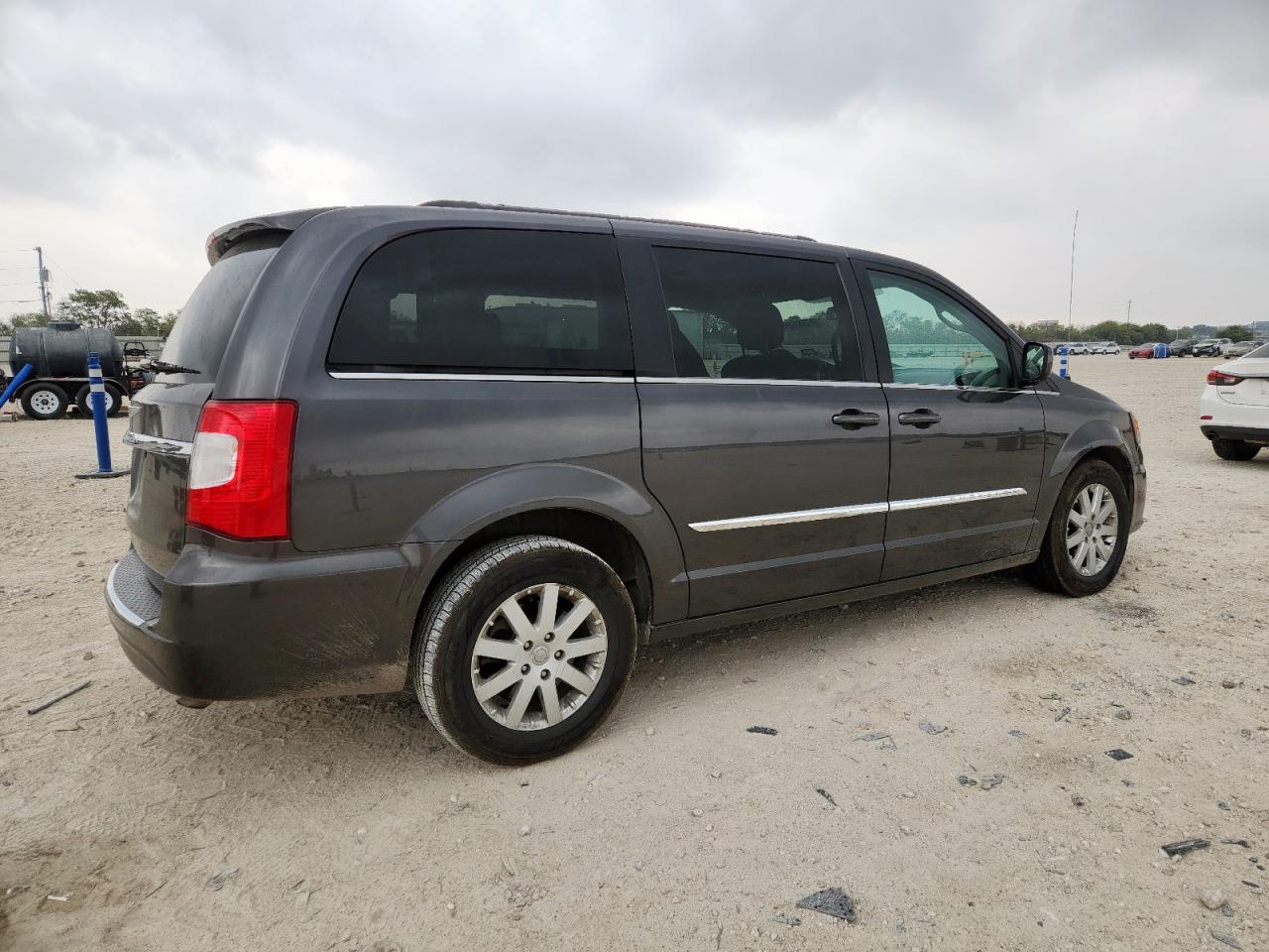 Chrysler Minivan Touring Image 10