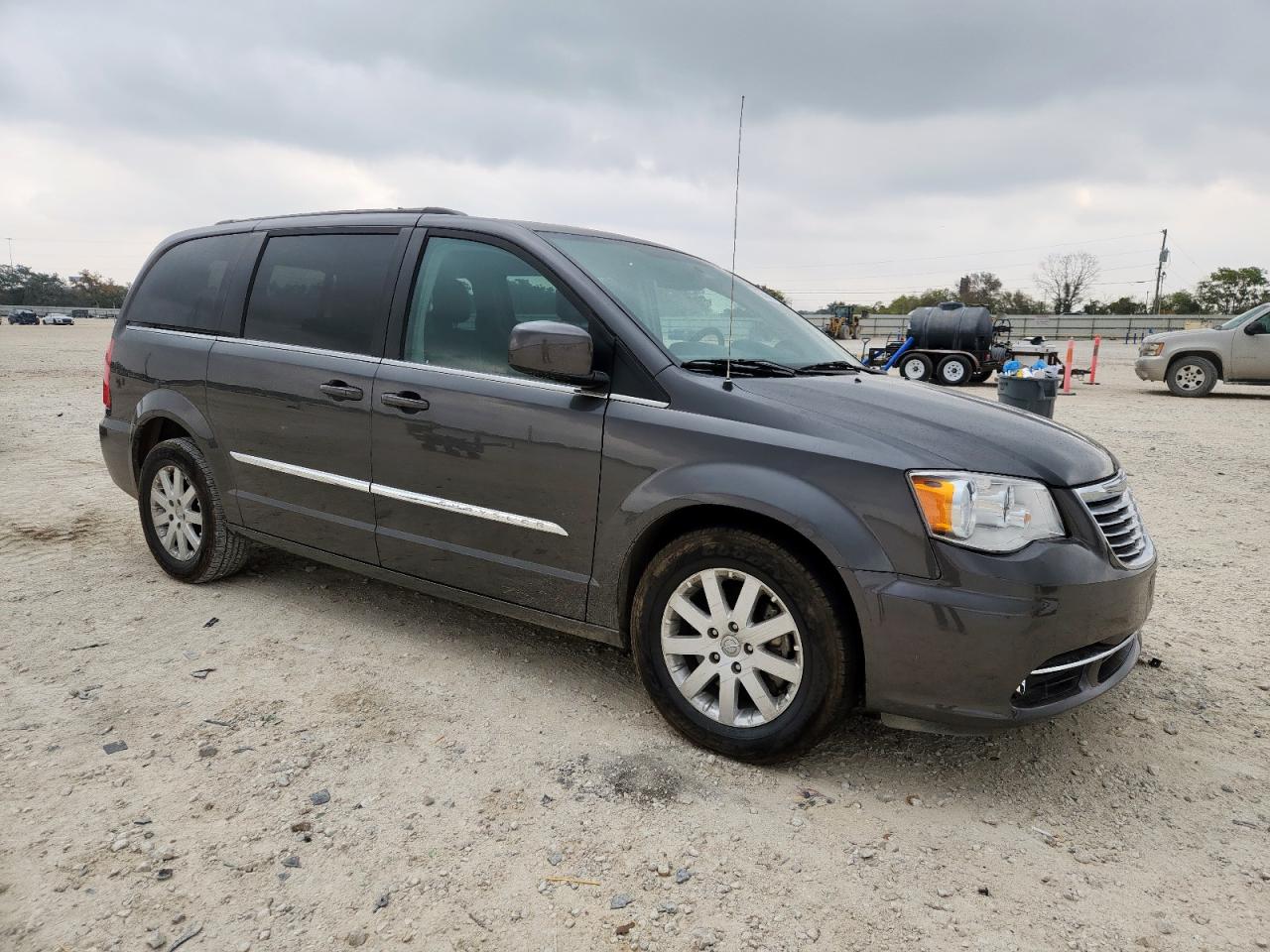Chrysler Minivan Touring Image 11