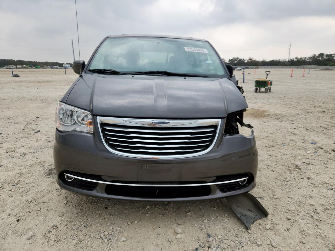 Chrysler Minivan Touring Image 5