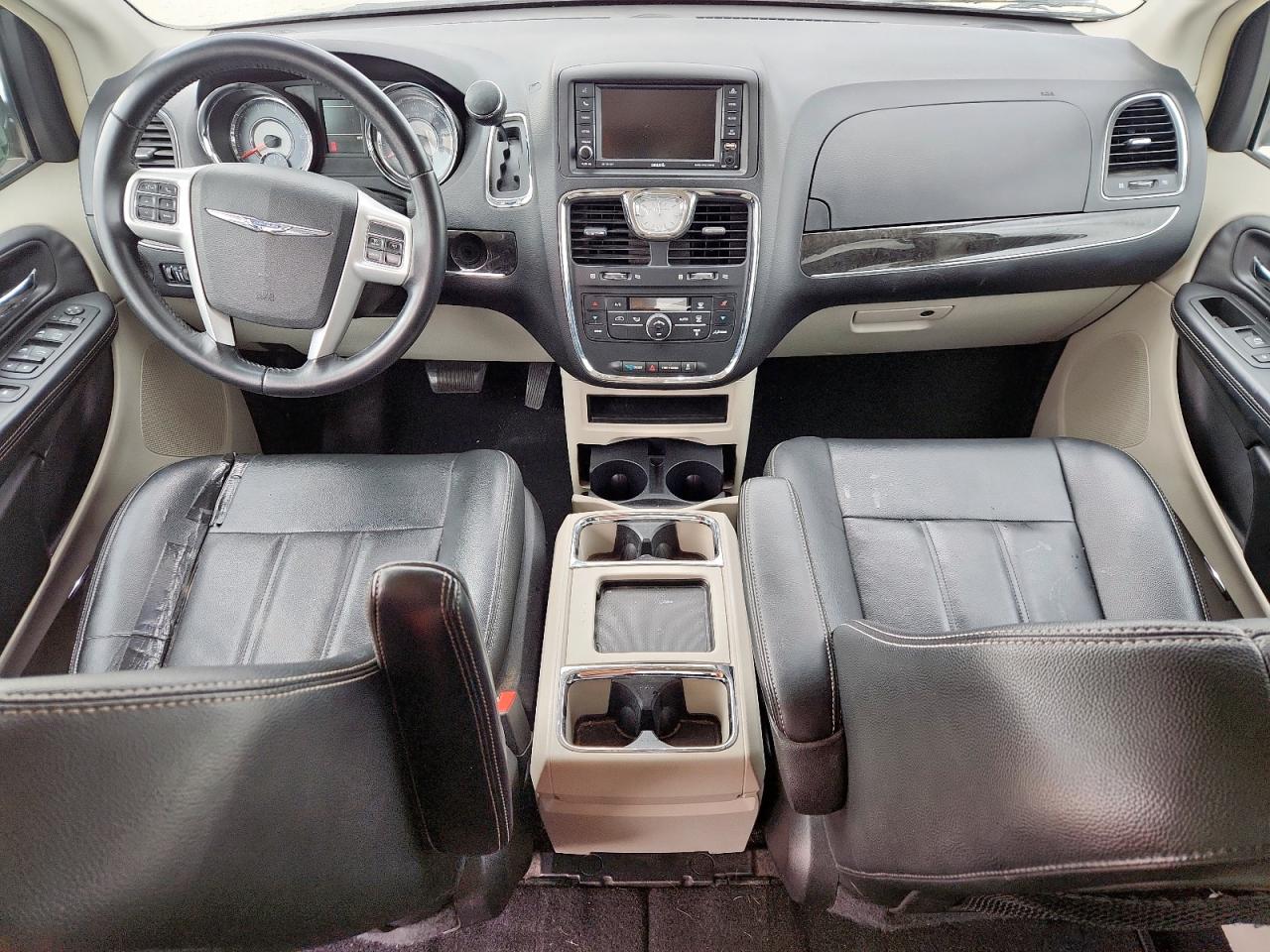 Chrysler Minivan Touring Image 9