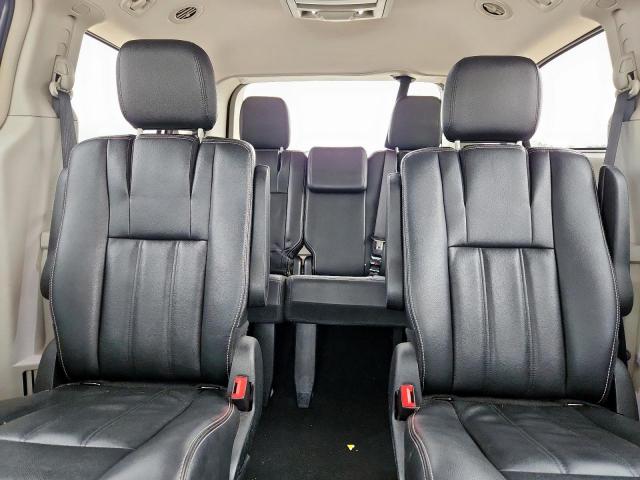 Chrysler Minivan Touring Image 13