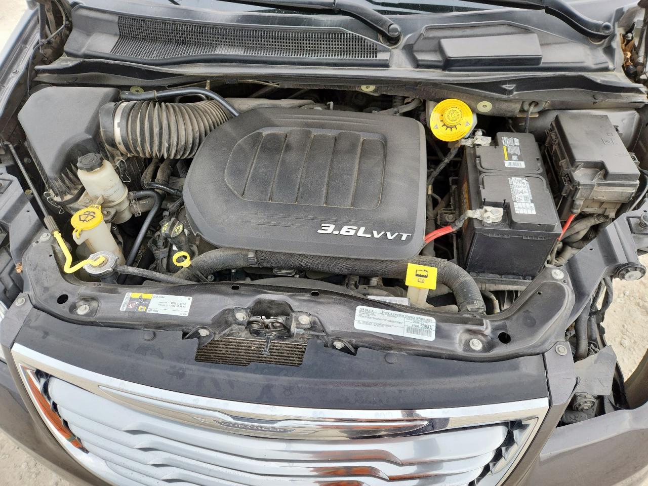 Chrysler Minivan Touring Image 2