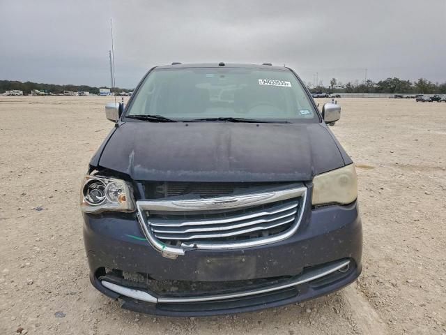 Chrysler Minivan Limited Image 8