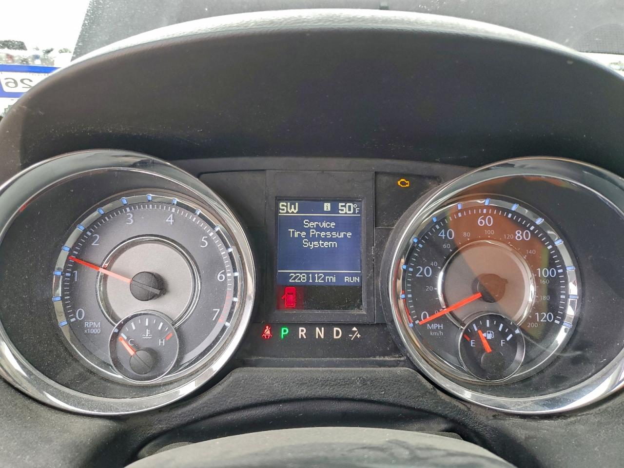 Chrysler Minivan Limited Image 10