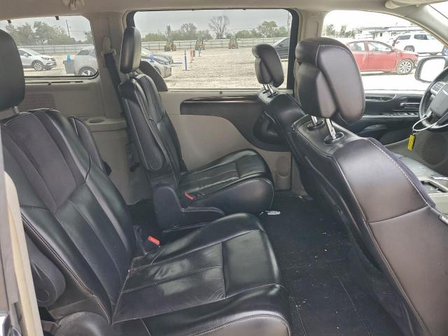 Chrysler Minivan Limited Image 6