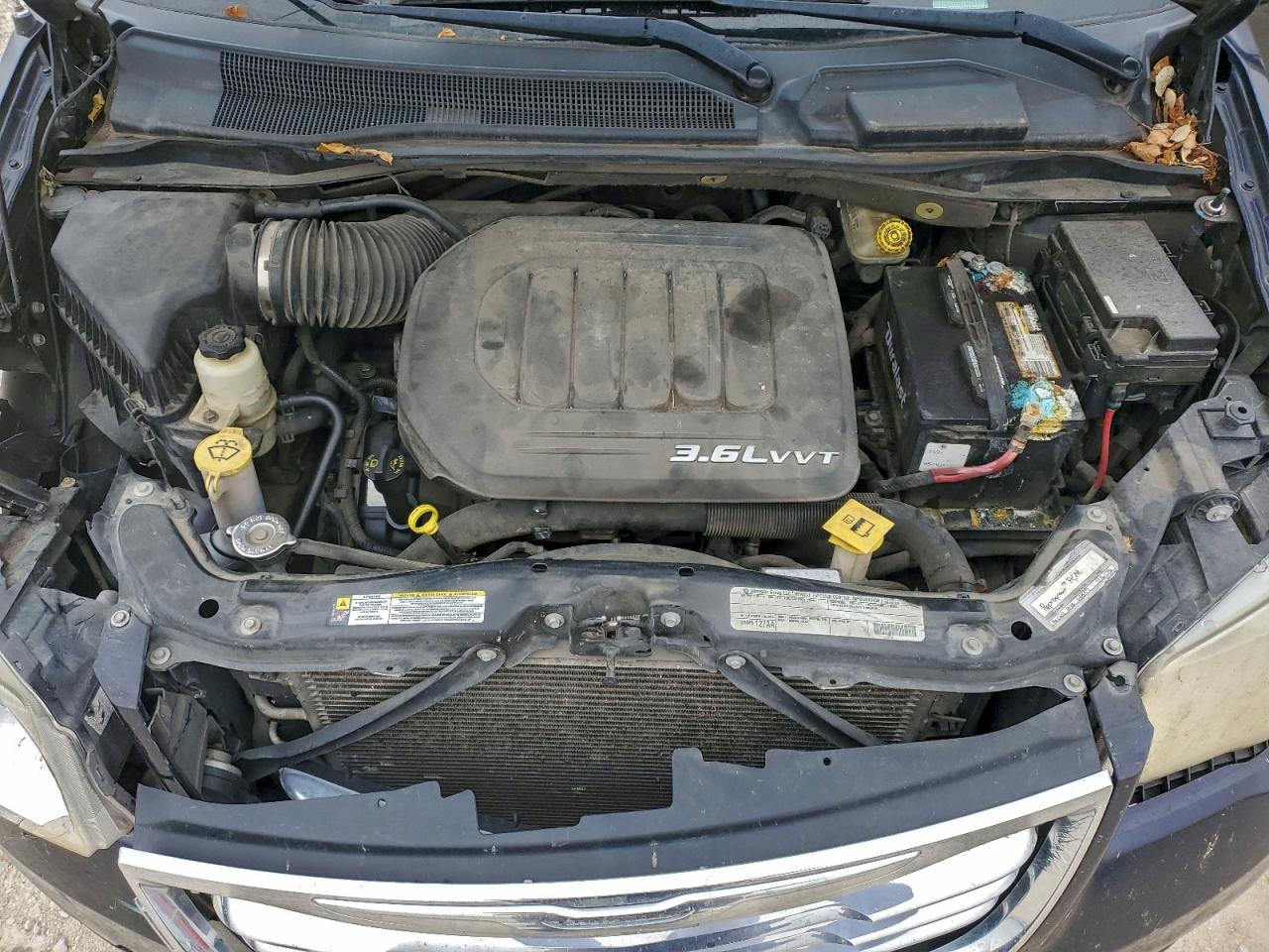 Chrysler Minivan Limited Image 12