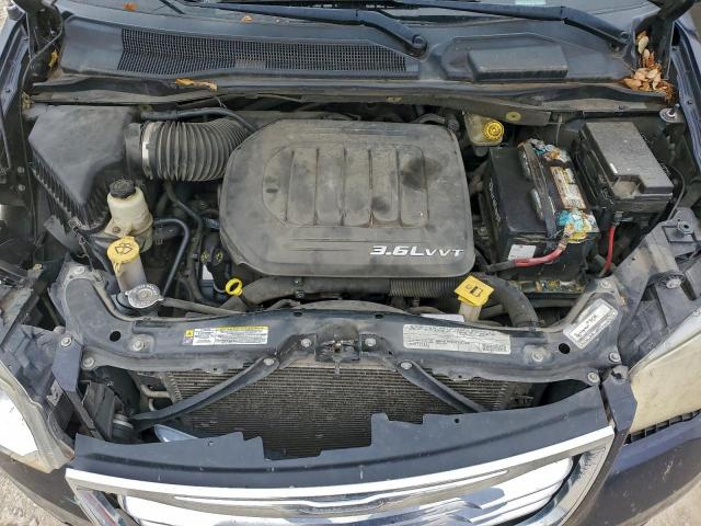 Chrysler Minivan Limited Image 12