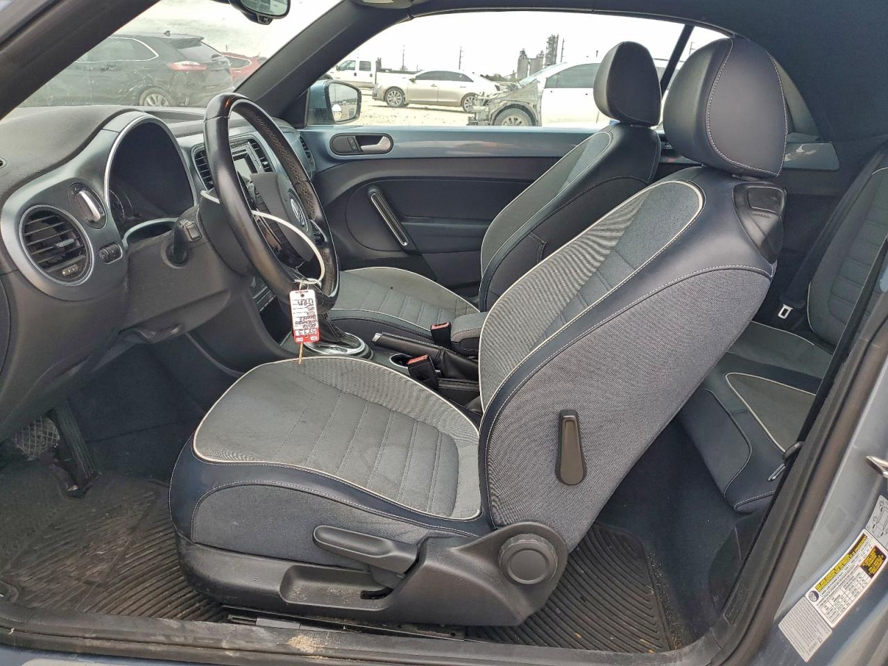 Volkswagen Beetle S/se Image 2