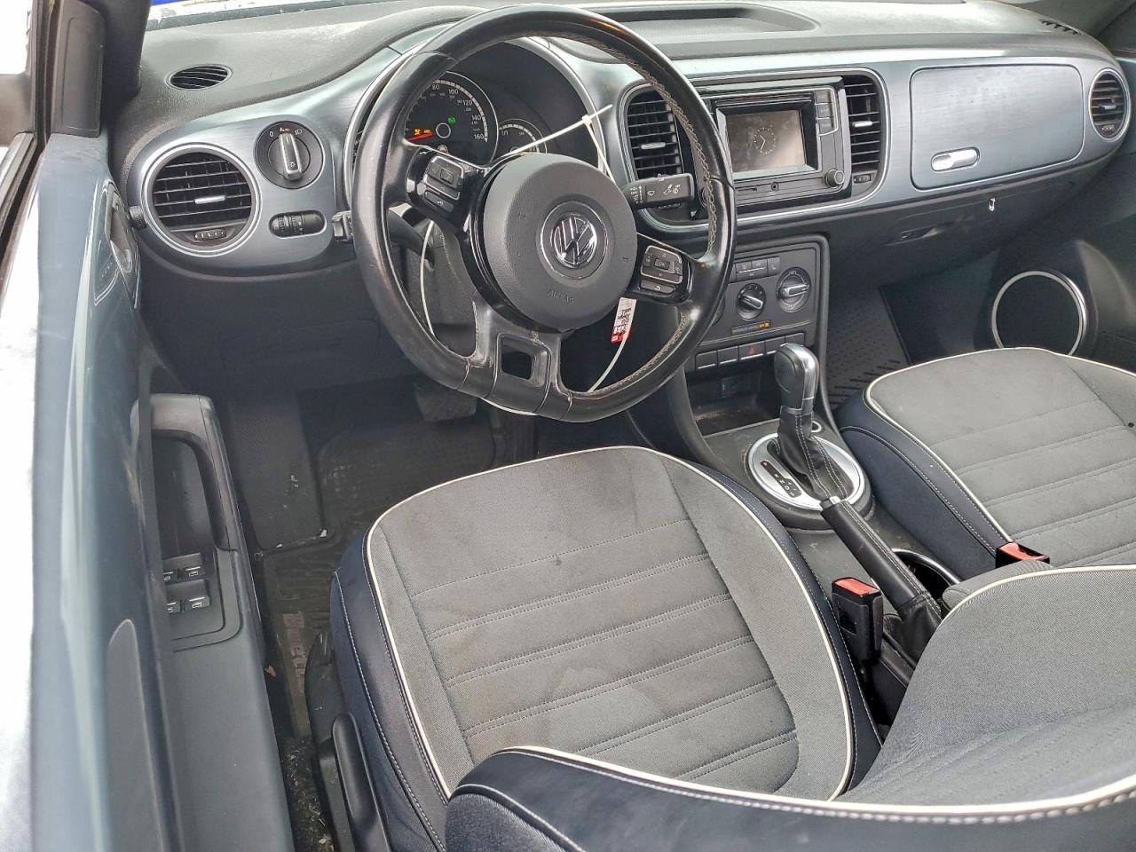 Volkswagen Beetle S/se Image 12