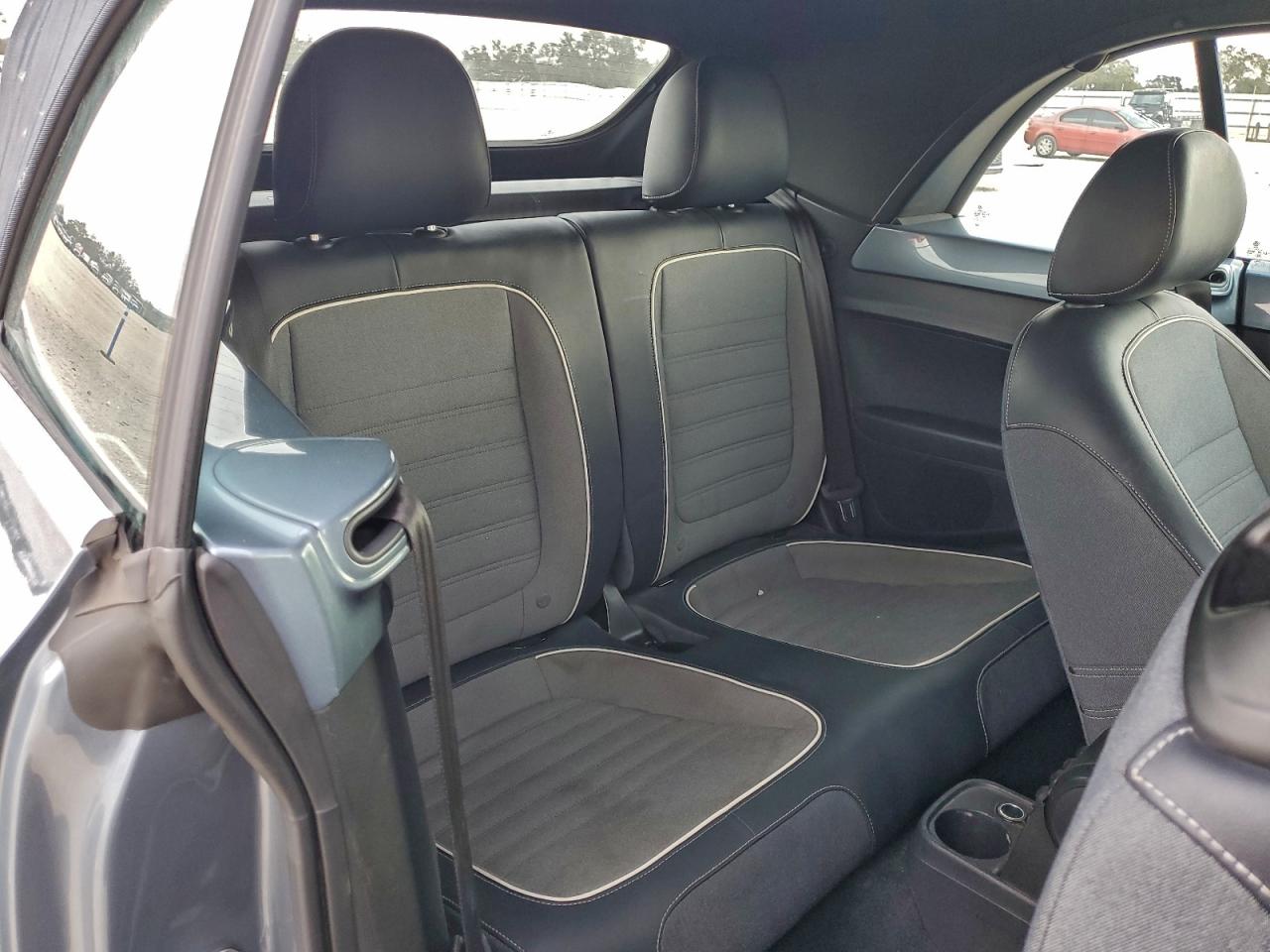 Volkswagen Beetle S/se Image 9