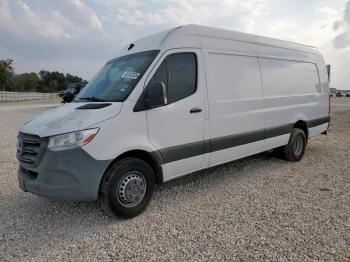  Salvage Mercedes-Benz Sprinter