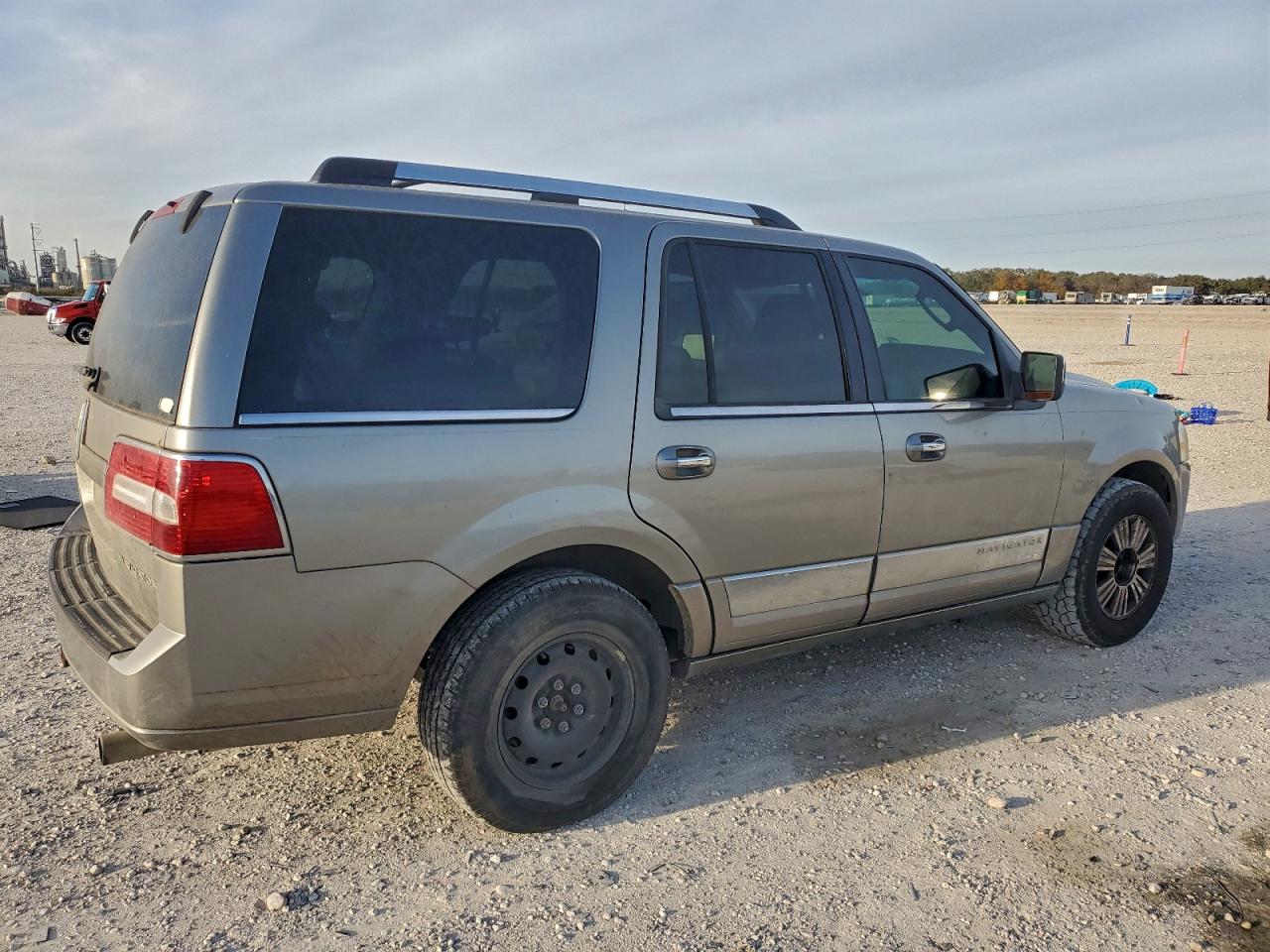 Lincoln Navigator Image 2