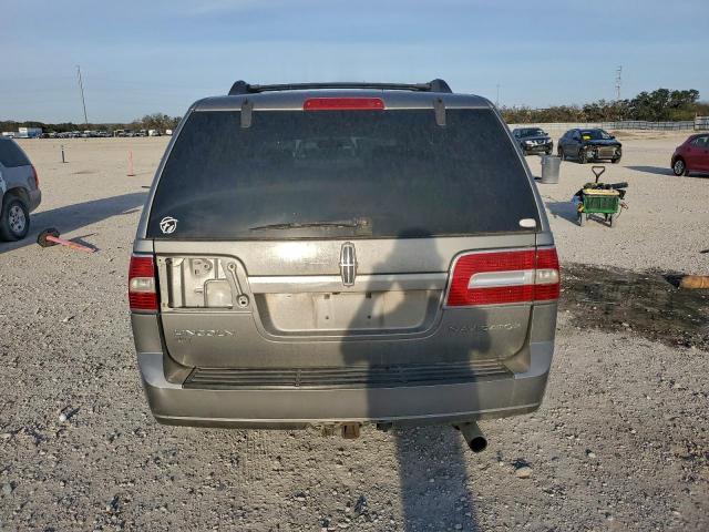 Lincoln Navigator Image 3