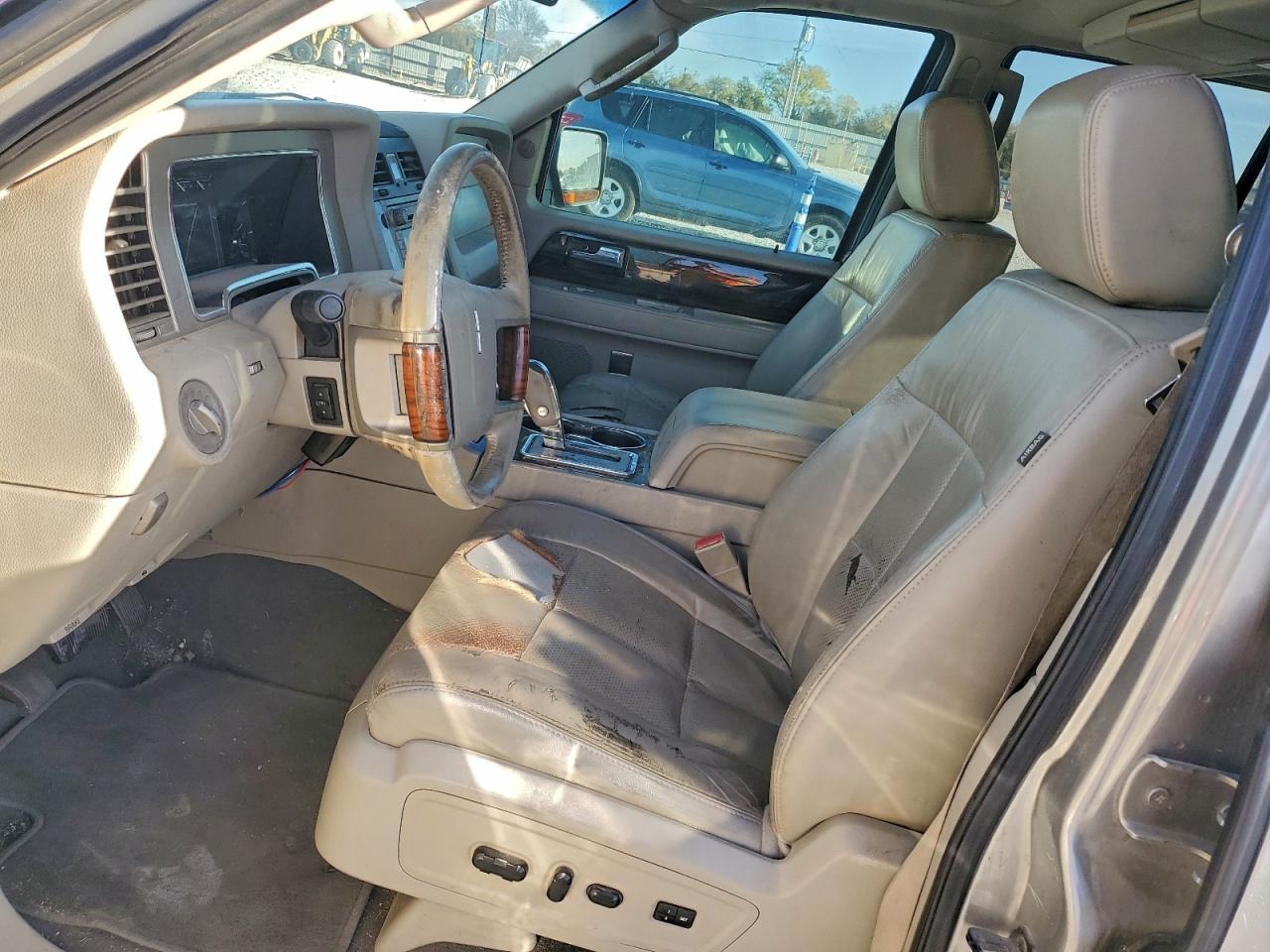 Lincoln Navigator Image 7