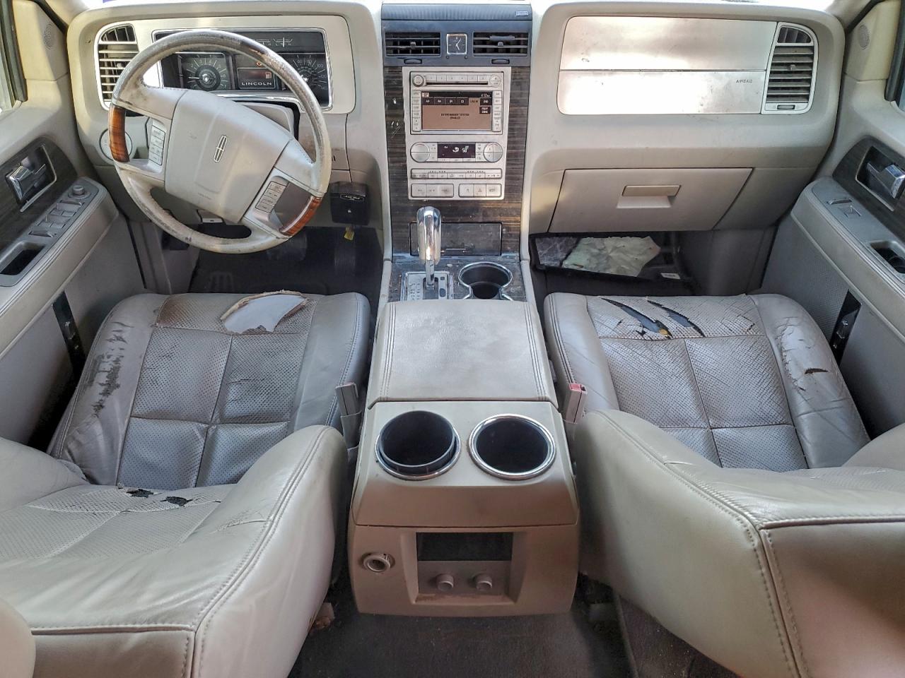 Lincoln Navigator Image 14