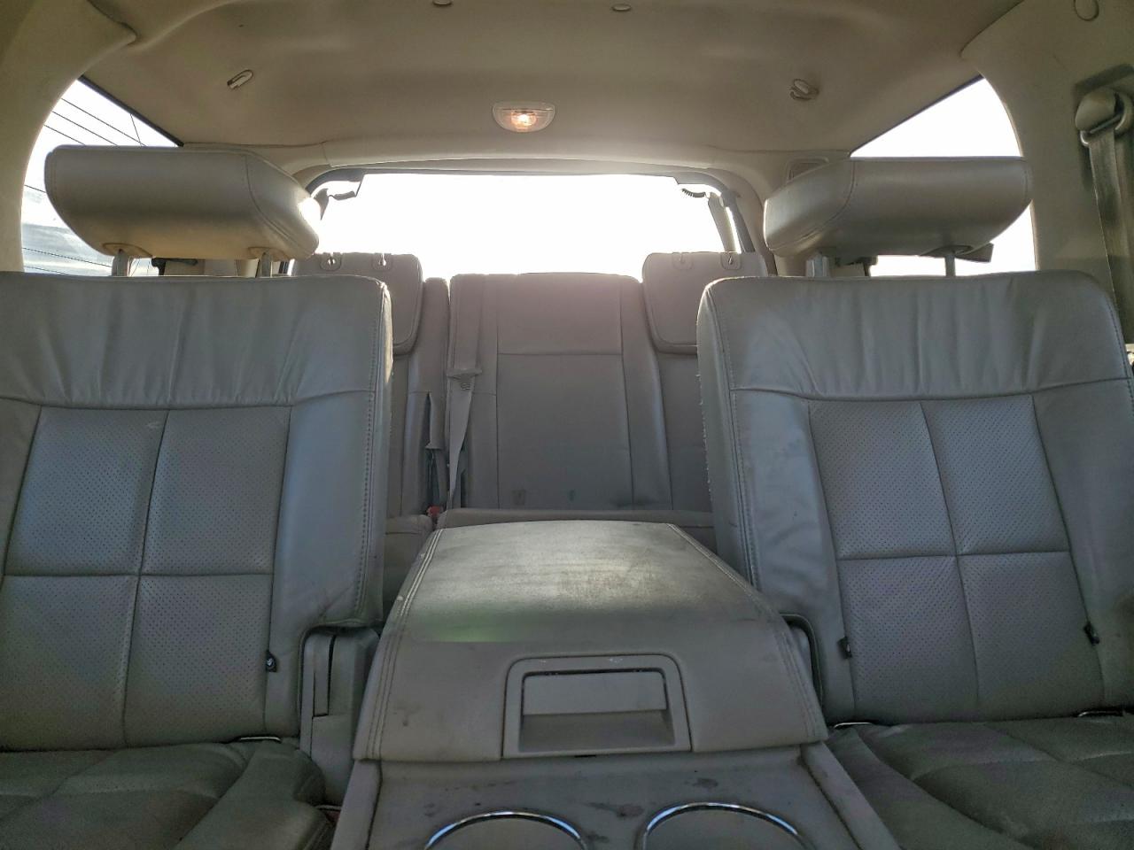 Lincoln Navigator Image 8