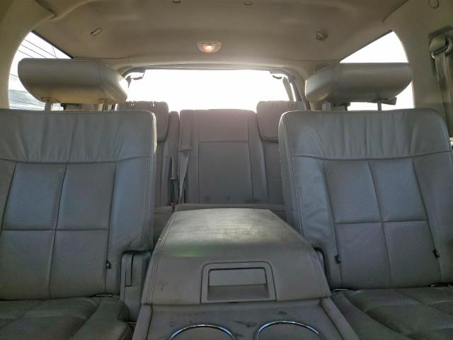 Lincoln Navigator Image 8