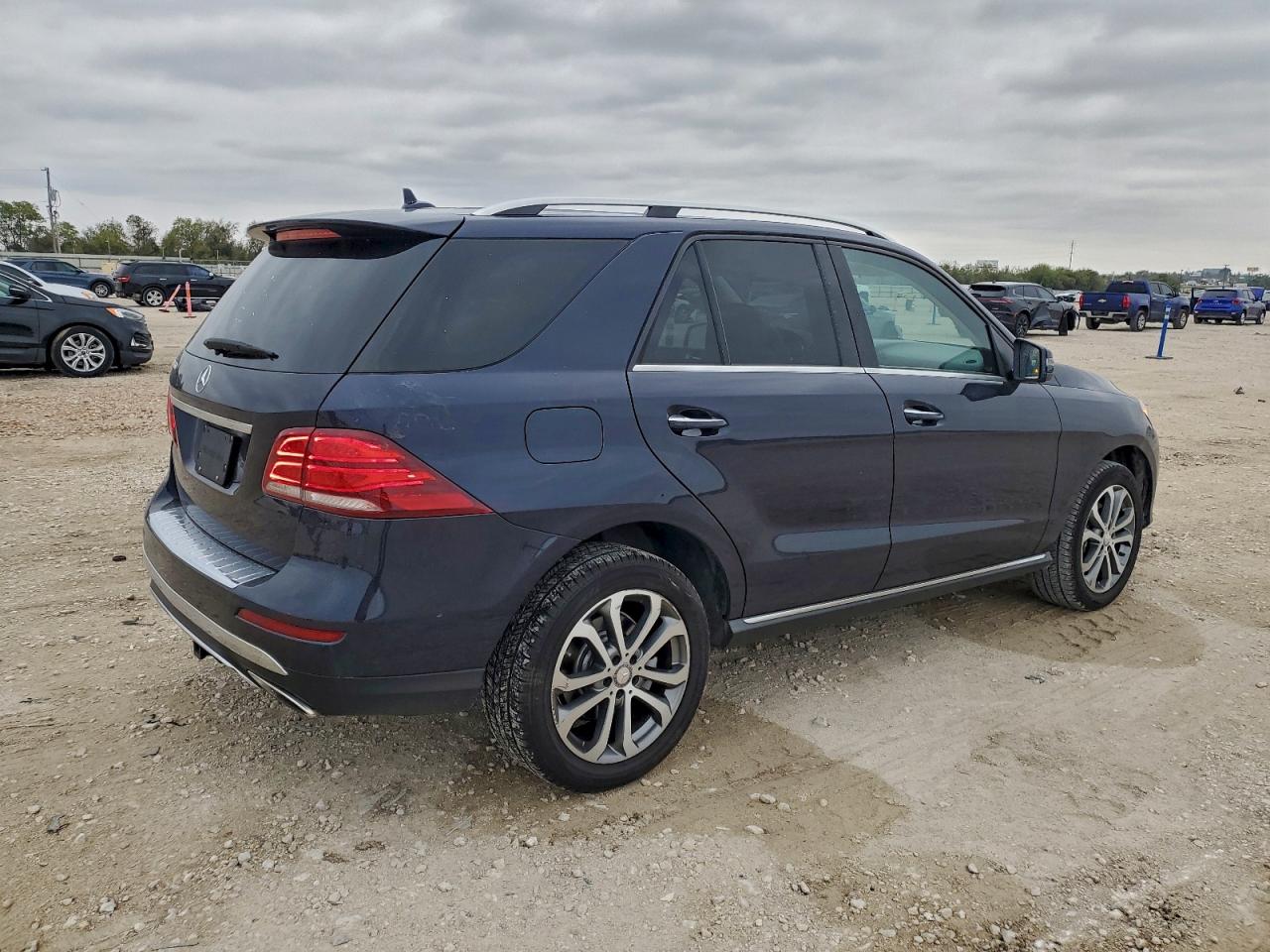 Mercedes-Benz GLE 350 Image 4