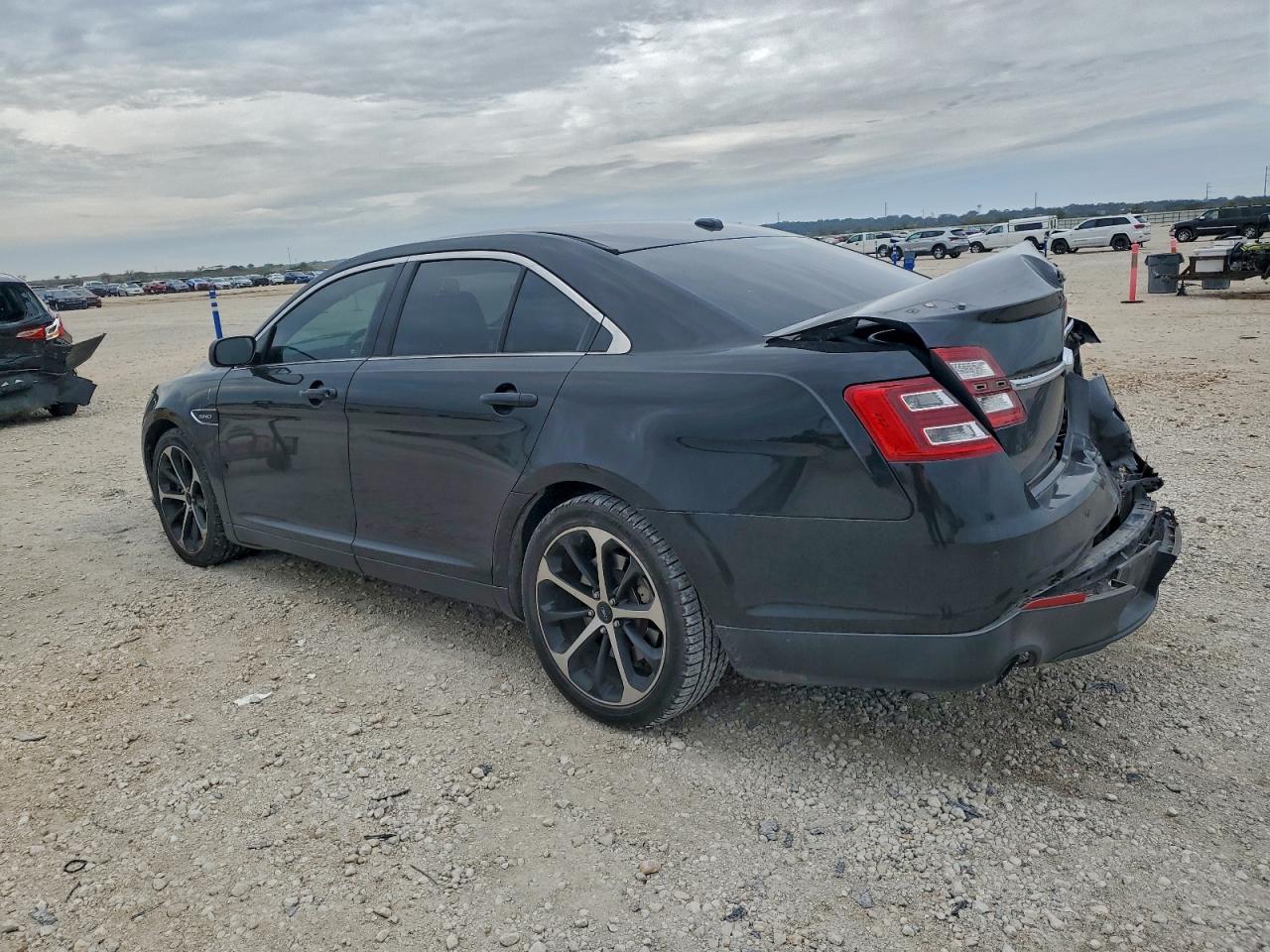 Ford Taurus Sho Image 4