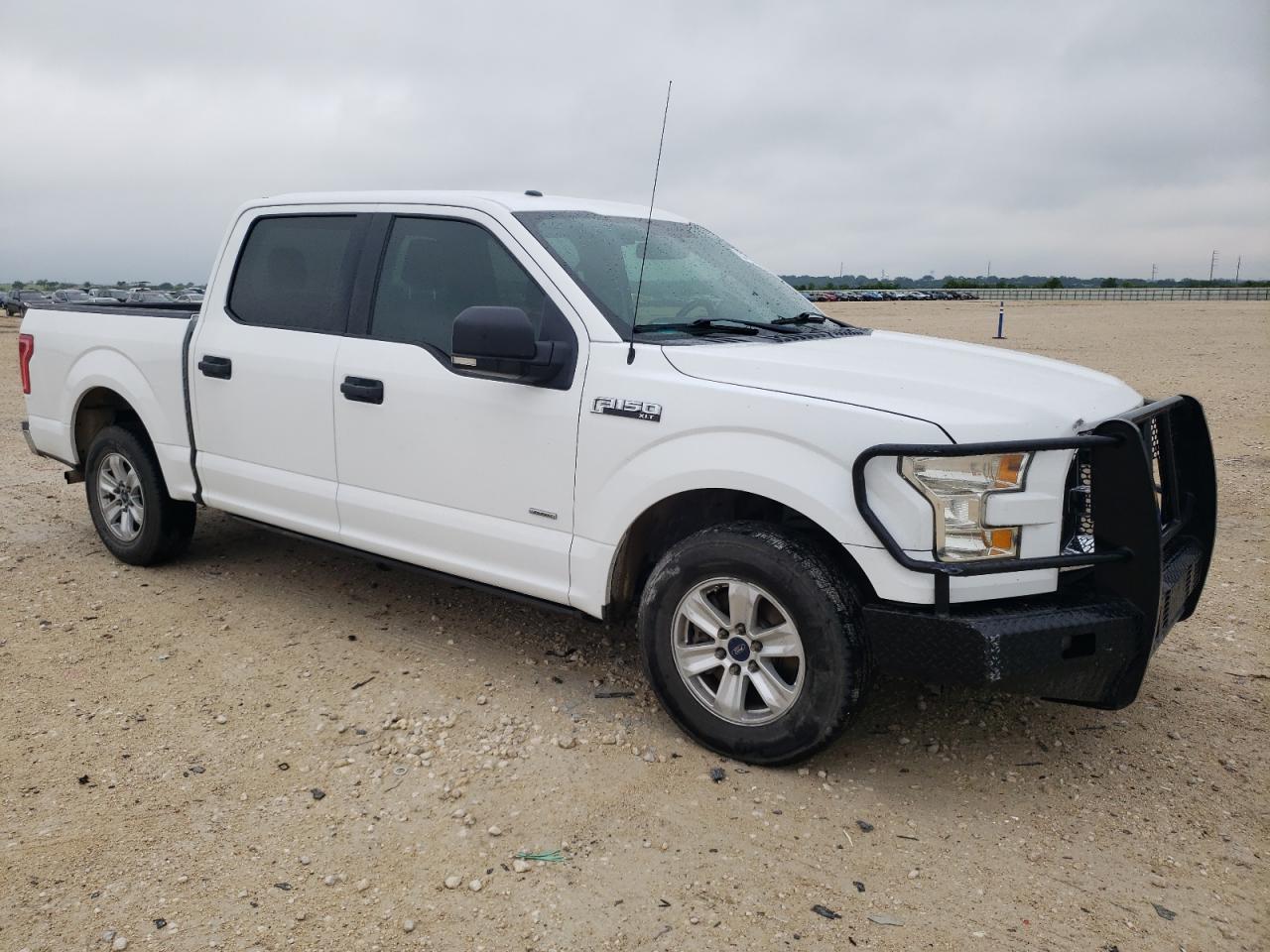 Ford F-150 Supercrew Image 3